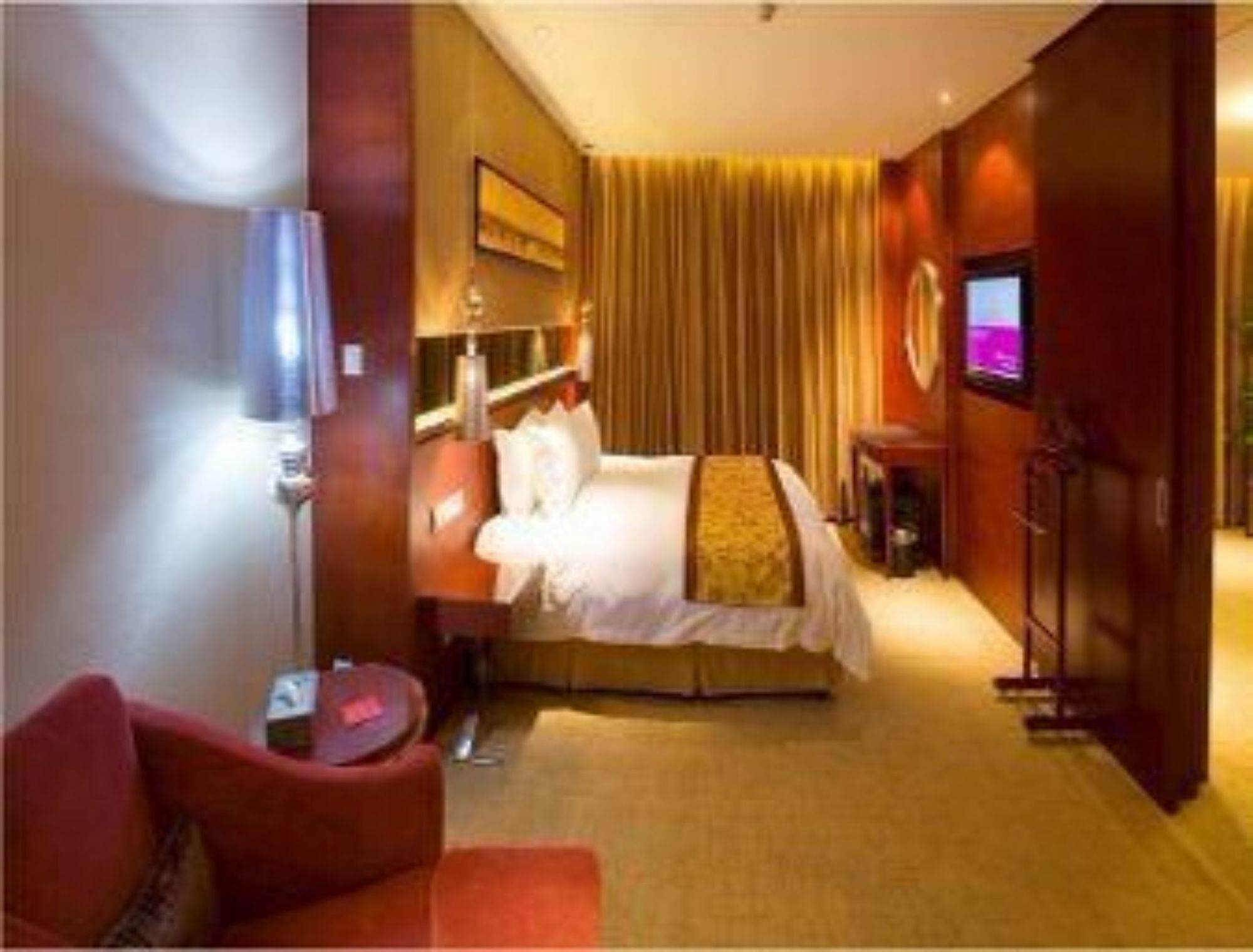 Ramada Zibo Hotel Zimmer foto